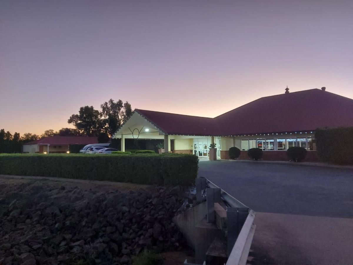 Emerald Explorers Inn Exterior photo