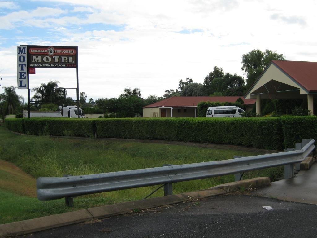 Emerald Explorers Inn Exterior photo